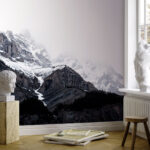 Papel de parede Montanha com neve e árvores