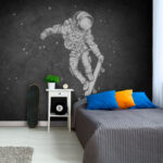 Papel de parede Astronauta a andar de skate no espaço.