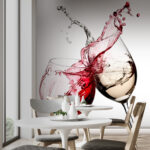 Papel de parede Copos de vinho a meio do brinde, salpicos capturados.