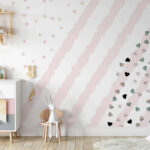 Papel de parede Fundo às riscas cor-de-rosa e brancas com pequenos corações