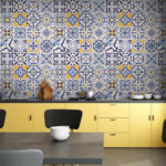 Papel de parede Padrão de azulejos azuis e amarelos