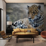 Papel de parede Leopardo deitado numa superfície de madeira