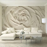 Papel de parede Padrão de rosas texturizado de cor creme.