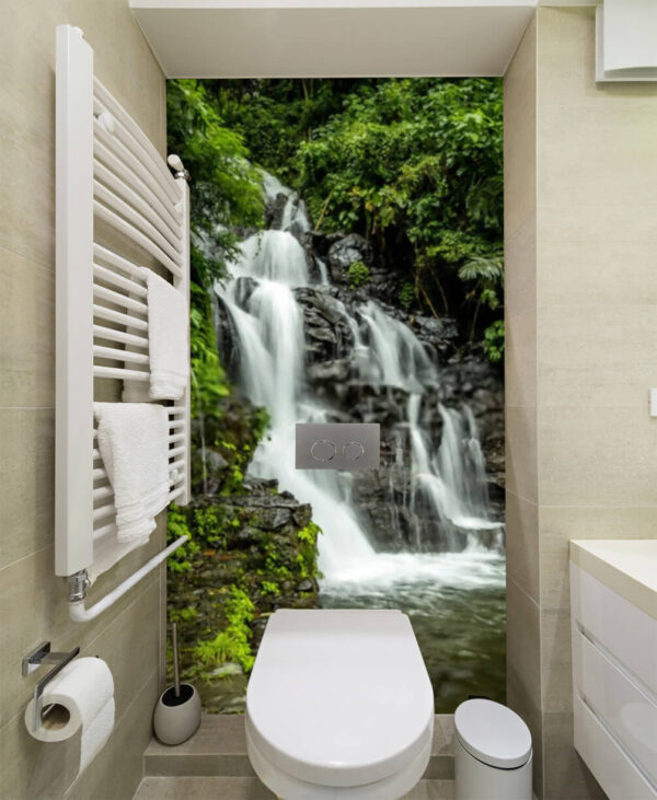 A água corrente desce em cascata pelas rochas Papel de parede A água corrente desce em cascata pelas rochas