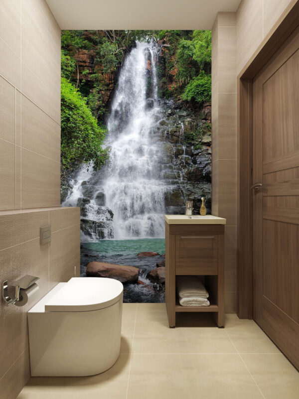 Majestosa cascata no meio de uma vegetação luxuriante Papel de parede Majestosa cascata no meio de uma vegetação luxuriante