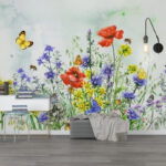 Papel de parede Flores vibrantes e borboletas esvoaçantes.