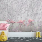 Papel de parede Grupo de flamingos cor-de-rosa num lago com flores