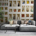 Papel de parede Prateleiras decorativas com objectos coloridos expostos.